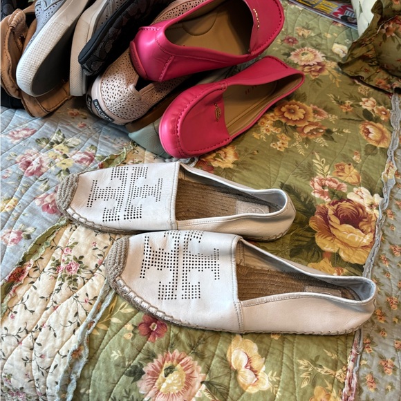 Size 9.5 Tory Burch shoes. White - Picture 3 of 4